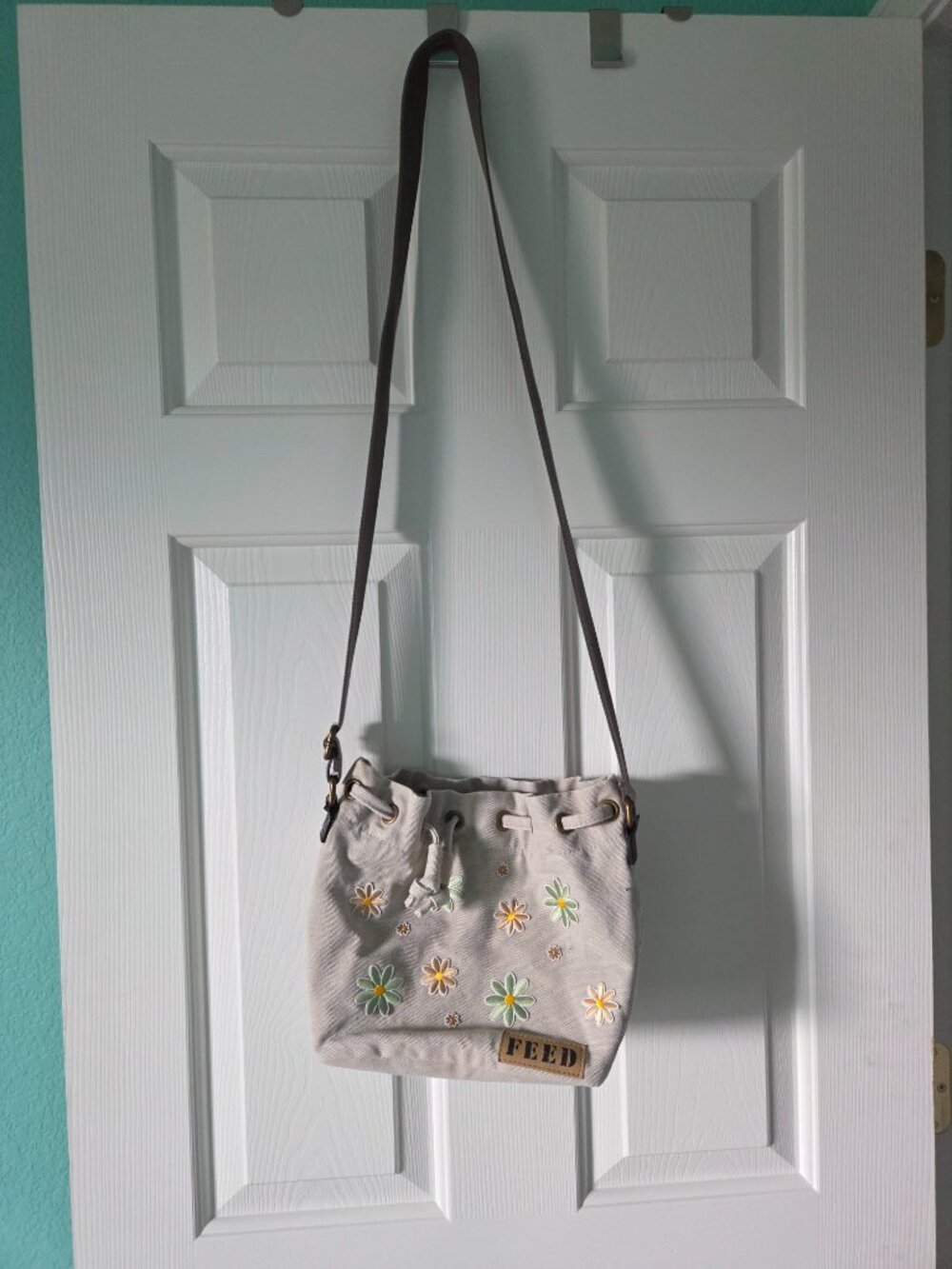 FEED Crossbody Bucket Bag - Picture 4 of 9